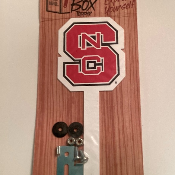 NC State Mailbox Topper Flag Kit | NCAA Logo Red S | New in Package - Picture 1 of 2